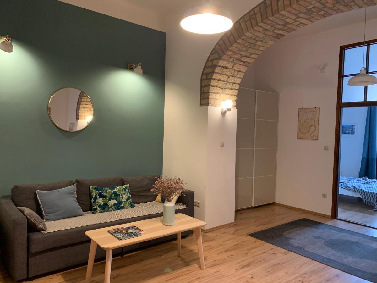 French Touch Apartment With Free Parking ブダペスト エクステリア 写真