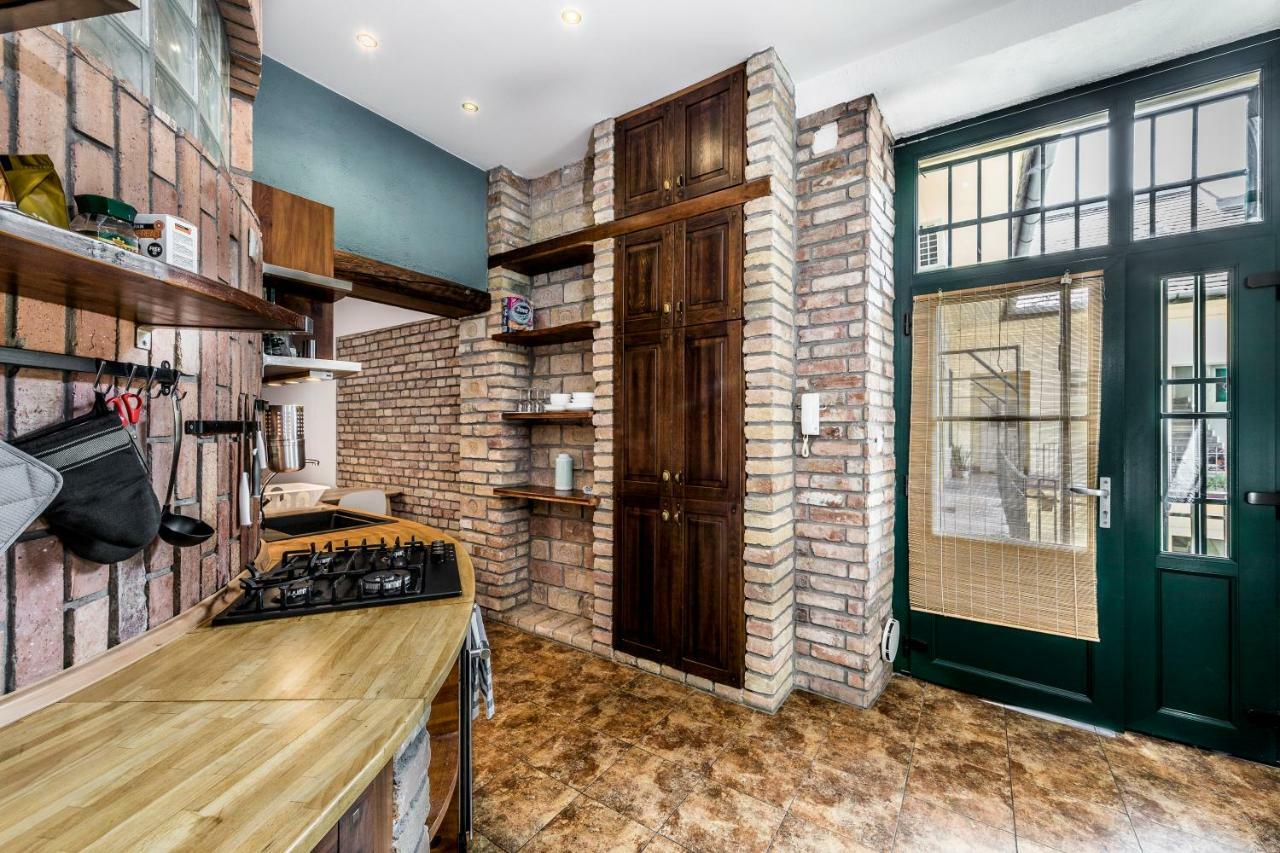 French Touch Apartment With Free Parking ブダペスト エクステリア 写真