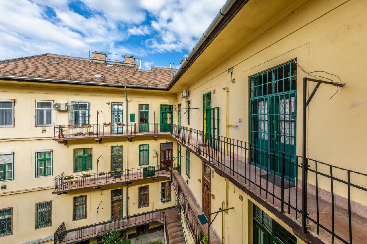 French Touch Apartment With Free Parking ブダペスト エクステリア 写真